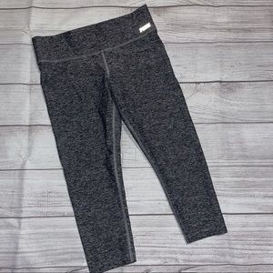 Victoria’s Secret Pink Ultimate Yoga Capri Pants